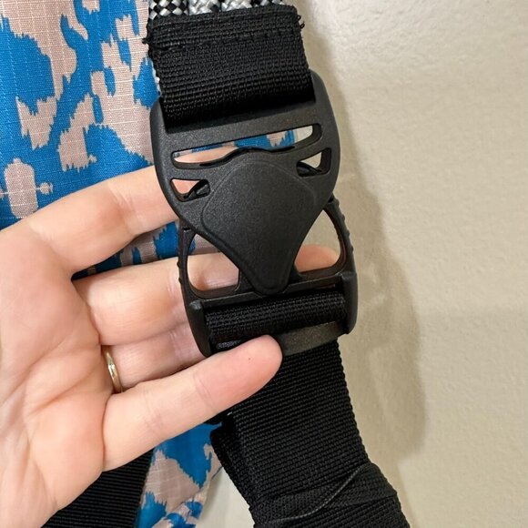 KAVU Sling Rope Bag Blue Zip Pockets Daypack Travel Backpack Aztec H20 Resistent - Picture 9 of 11